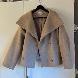 Kappa - Budgivning!! 💓Storlek 34. Från nakd, slutsåld. Fint skick. Budgivningen börjar på 600kr