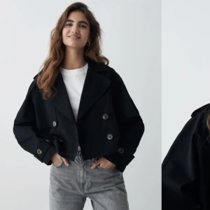 Trenchcoat - Intressekoll på min korta trenchcoat från Gina! Helt slutsåld i denna storleken❤️ säljer bara vid bra pris