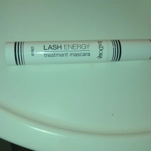Isadora’s Lash Energy (clear) - Det är clear och kan användas om du inte har makeup removing då är det här bra för användning. 