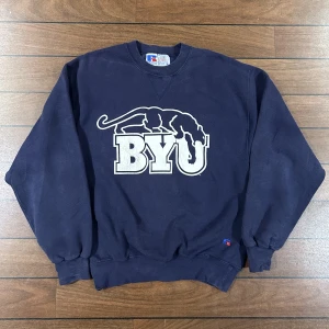 Russel BYU  - Snygg vintage sweatshirt i storlek S! Bara att skriva om du undrar över något🙏