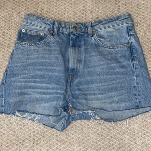 Jeansshorts - Snygga jeansshorts från lager157. Från början jeans men de är avklippta!