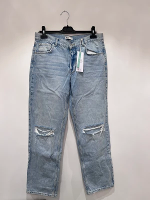 Jeans  - Normal i storleken. Ny