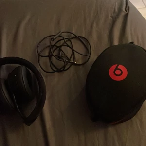 Beats solo 3, bra skick - Knappt använda, som helt nya. Har dock tappat bort laddare, köparen står för frakt, skick 8,5 av 10