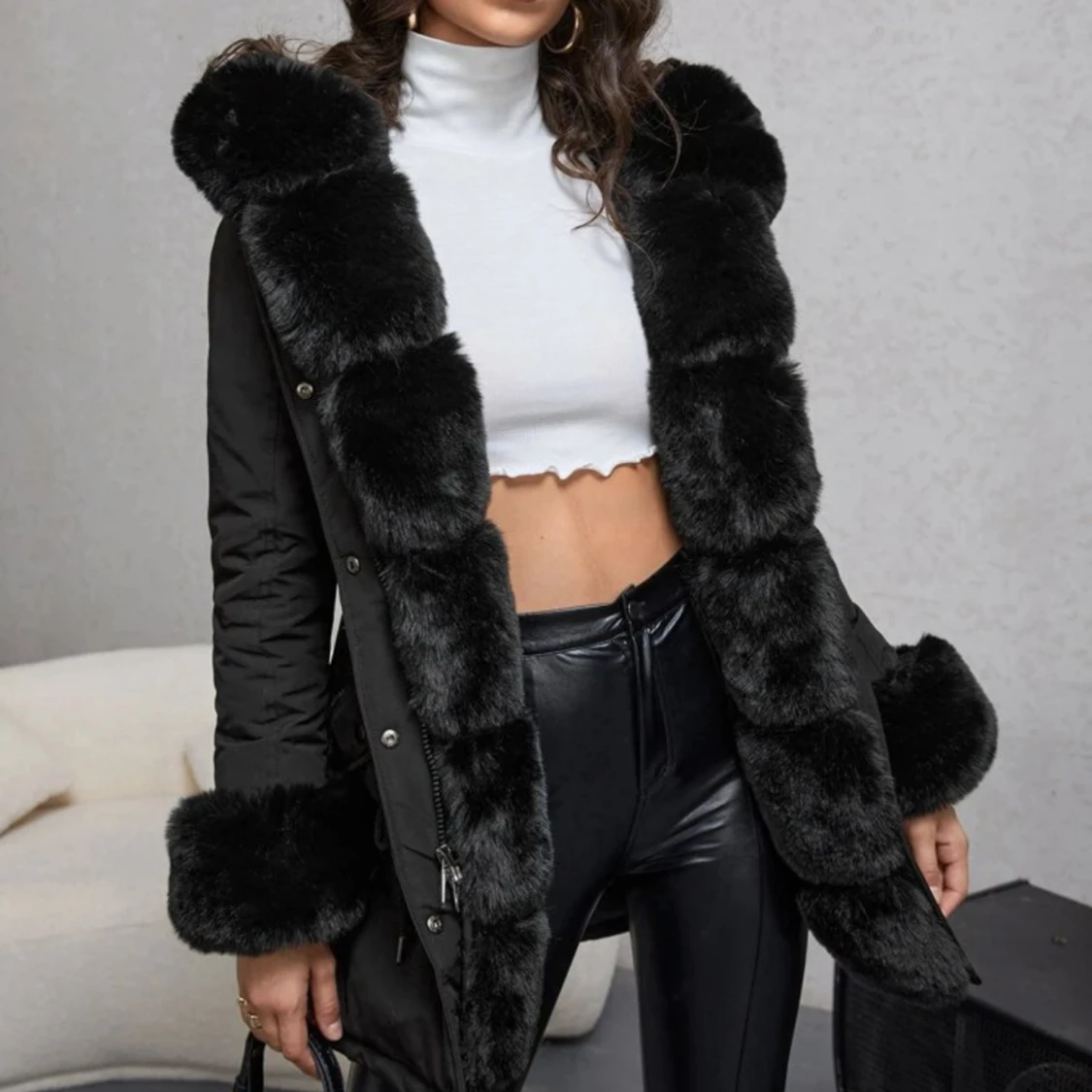 Svart faux fur jacka storlek S  - 90
