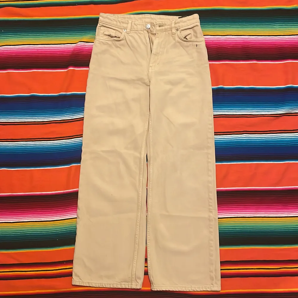 Taper Straight cut High waist CONDITION: Mint. Farkut & Housut.