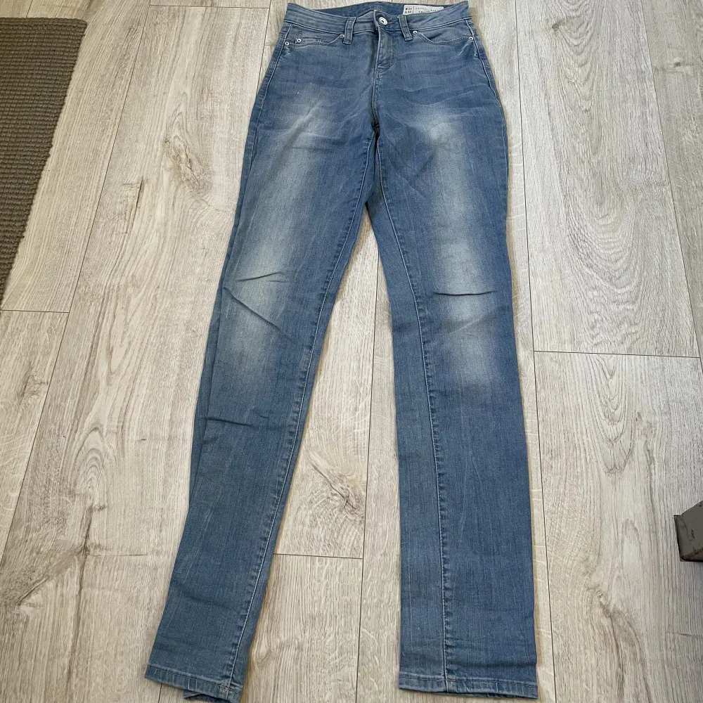blåa jeans från esprit, storlek 24/32!. Jeans & Byxor.