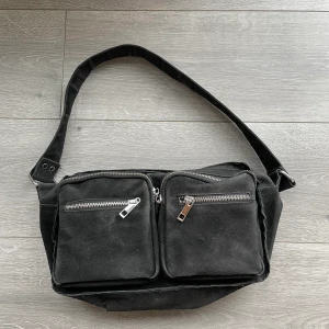 Noella väska  - Svart noella väska i bra skick💖