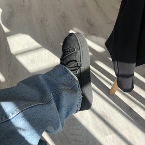 Slutsålda vinterskor, H&M - Nästan helt oanvända ”inuikii” stil skor från H&M (slutsålda), strl: 39🥰 250+ frakt 