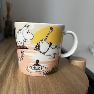 Muminmugg kvällsdopp 2019 - Säljer en helt oanvänd Muminmugg kvällsdopp från sommaren 2019 som har utgått. Etiketten finns kvar.