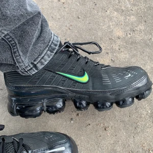 Storlek 41 vapor Max 720 - Köpte skorna föra året men nu de blivit för små