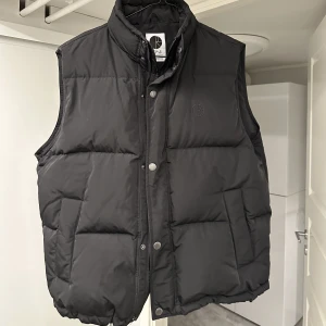 Polar väst - Polar puffer väst, fint skick inga skråmor och knappt några tecken på användning. Öppen för offers