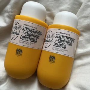 Sol de Janeiro shampoo & balsam - Säljer dessa två shampoo och balsam från Sol de Janeiro. Såå god doft, som deras body mist 🥹 Säljer då jag har andra jag använder mer. Har testat lite produkt 1-2 gång därför det billiga priset. Nypris: 299 kr st , säljer för: 300 kr för båda!