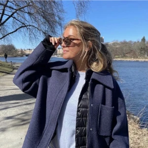 Blå kappa - Säljer min fina och populära kappa från NAKD som inte kommer till användning längre, skriv om ni vill köpa