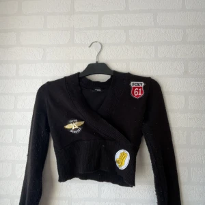 Stickad topp - Säljer denna stickade toppen som jag aldrig använt 