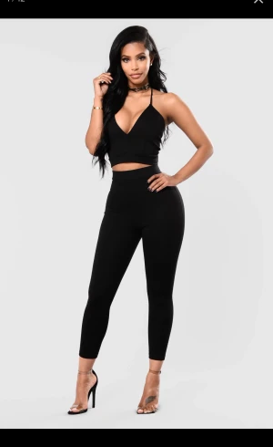 Set fashionnova - Stretchleggings och top från fashionnova , oanvänt!