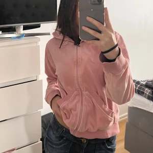 tröja - säljer denna jätte söta rosa zip up tröjan, ingen aning vart den är ifrån, storlek 36💗