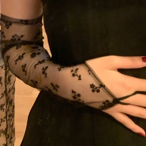 Handskar - Långa handskar med öppen hand! Perfekt för att piffa upp en outfit lite grann! 