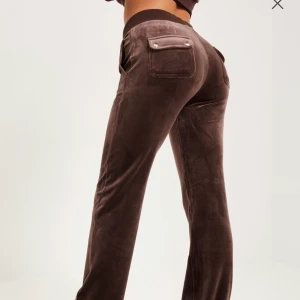 Juicy Couture  - Säljer oanvända juicy byxor i storlek S, ( hoddien finns också) i storlek S☺️ 