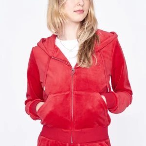 Juicy kofta  - Säljer denna röda juicy koftan i strl s ❤️(kommer inte sälja den för mindre än 600 plus frakt)