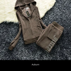 Juicy Couture - Vill sälja min juicy couture dress från AliExpress då den absoult inte kommer till nån användning används överdrivet nu kanske 3 ggr, inga pärlor har ramlat pris diskuteras❣️(det står storlek S MEN det är som XS)