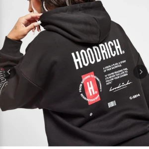 hoodrich hoodie - använd 1-2 gånger och säljer då det inte är min stil