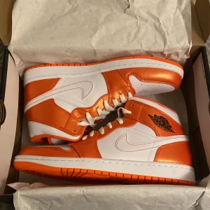 AIR JORDAN 1 MID SE - Oanvända par Jordan 1 MID för endast 1700kr