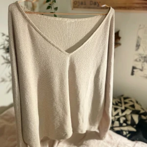 Bas tröja beige  - Fin enkel höst-tröja, passar XS-L 🌟
