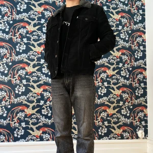 Levis Sherpas Jacket - Levis Svart Sherpas storlek M  Säljer för att köpte fel storlek  399 kr exkl frakt 