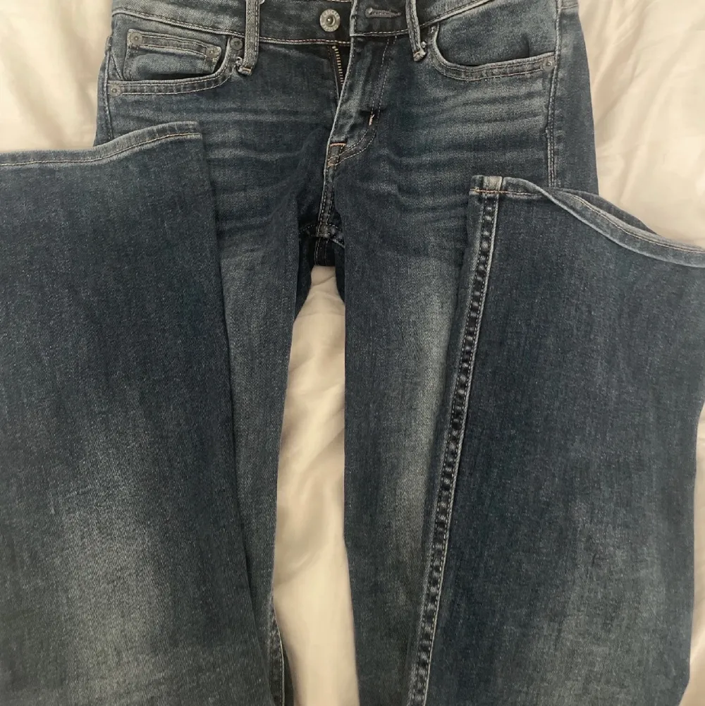 ett par väldigt snygga crocker jeans som jag aldrig använt själv! säljer de eftersom de är för korta för mig.❤️. Jeans & Byxor.