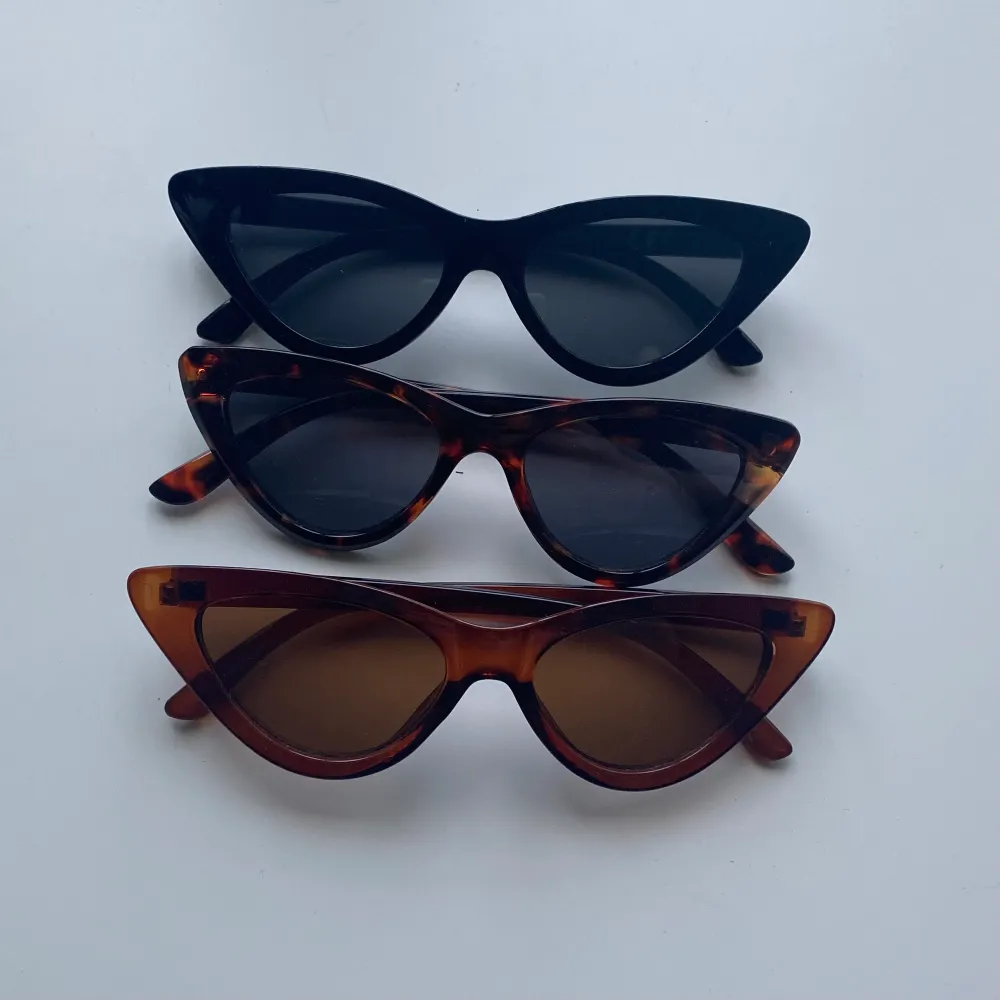 Solglasögon från blandade märken. 60 kr styck eller alla för 150. Fraktar eller möts upp i tc . Accessoarer.