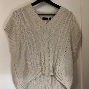 Stickad väst Kappahl  - Jättefin stickad väst! Aldrig använd!