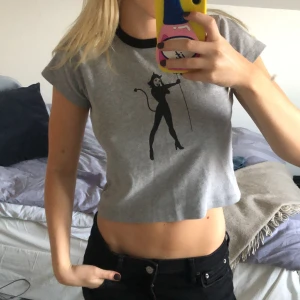 Brandy Melville tröka - Helt slutsåld tröja från brandy Melville. Jätteskön och snygg. Använd kanske 5 gånger bara. Nyskick 🌈⭐️