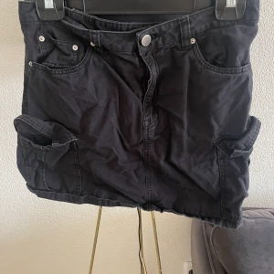 2st kjolar  - Använda men fint skick. 