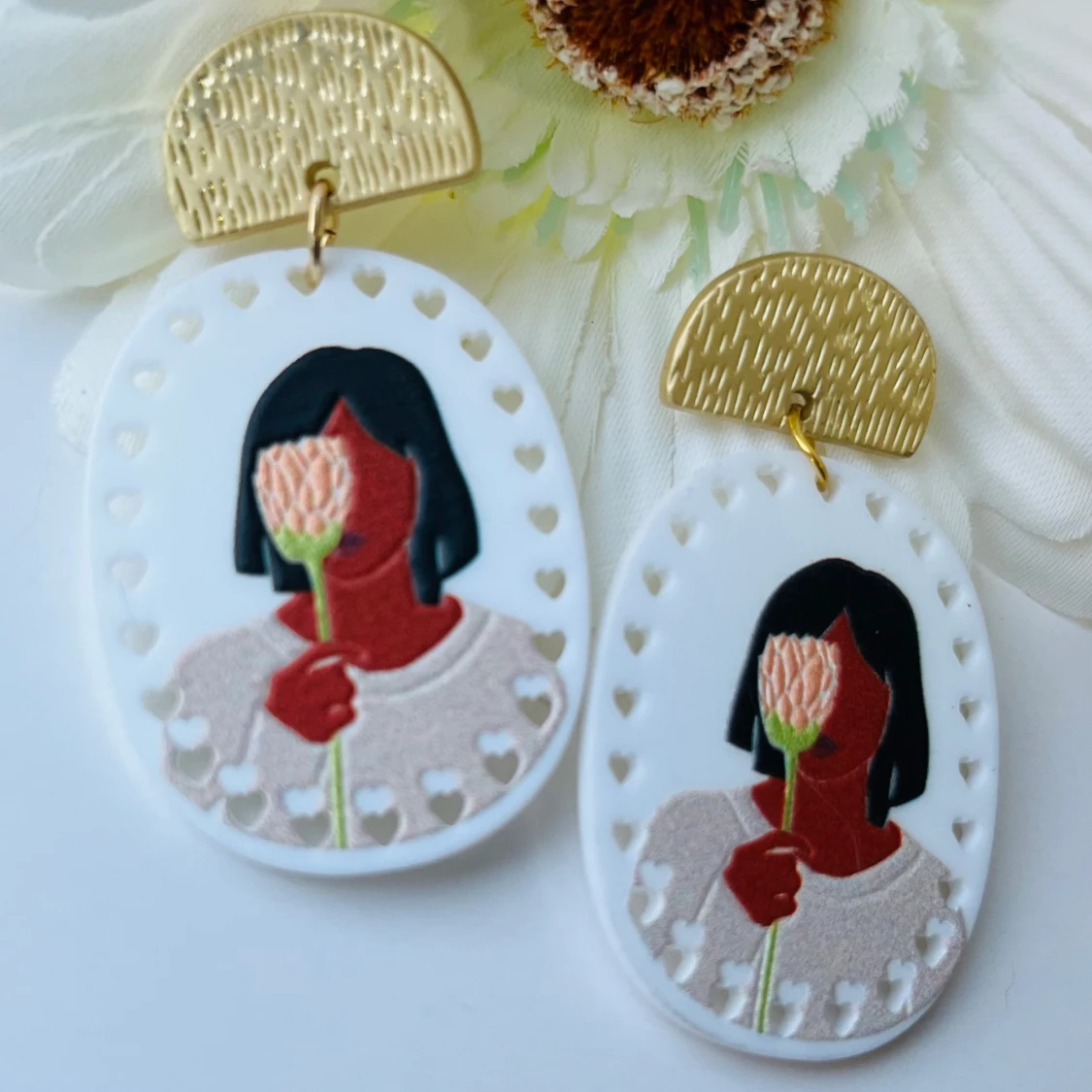 Kvinna och blomma örhängen 🤍 - 90