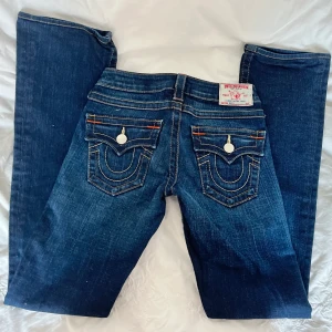 True religion jeans!!! - Säljer dessa lowwaist jeans som är utsvängda från true religion❤️‍🔥