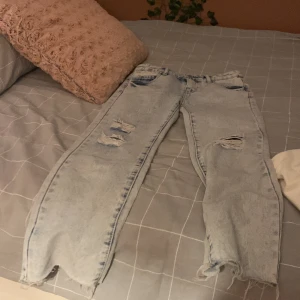Jeans - Blå jeans använda 1 gång❤️