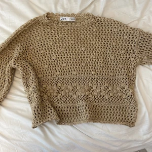 Zara tröja  - Så fin zara tröja använd 1 gång❤️❤️❤️ frakt 50 kr