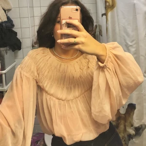 Rosa blus - Jättefin skir blush blus från Ginatricot! Säljes för 60kr💕