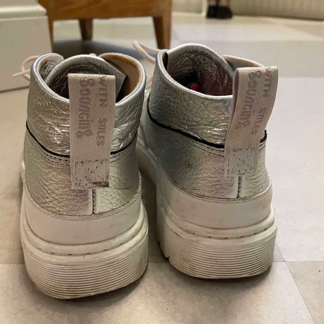 Dr Martens silver skor  - 90