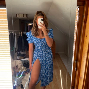 Midi klänning  - Köpt på byanastasia förra året. Storlek M