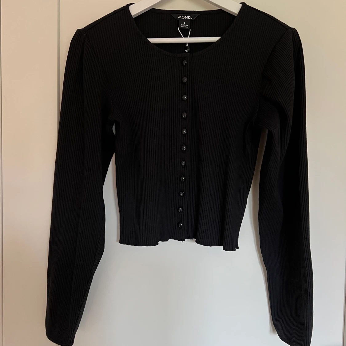 Svart kofta - Monki  - 91