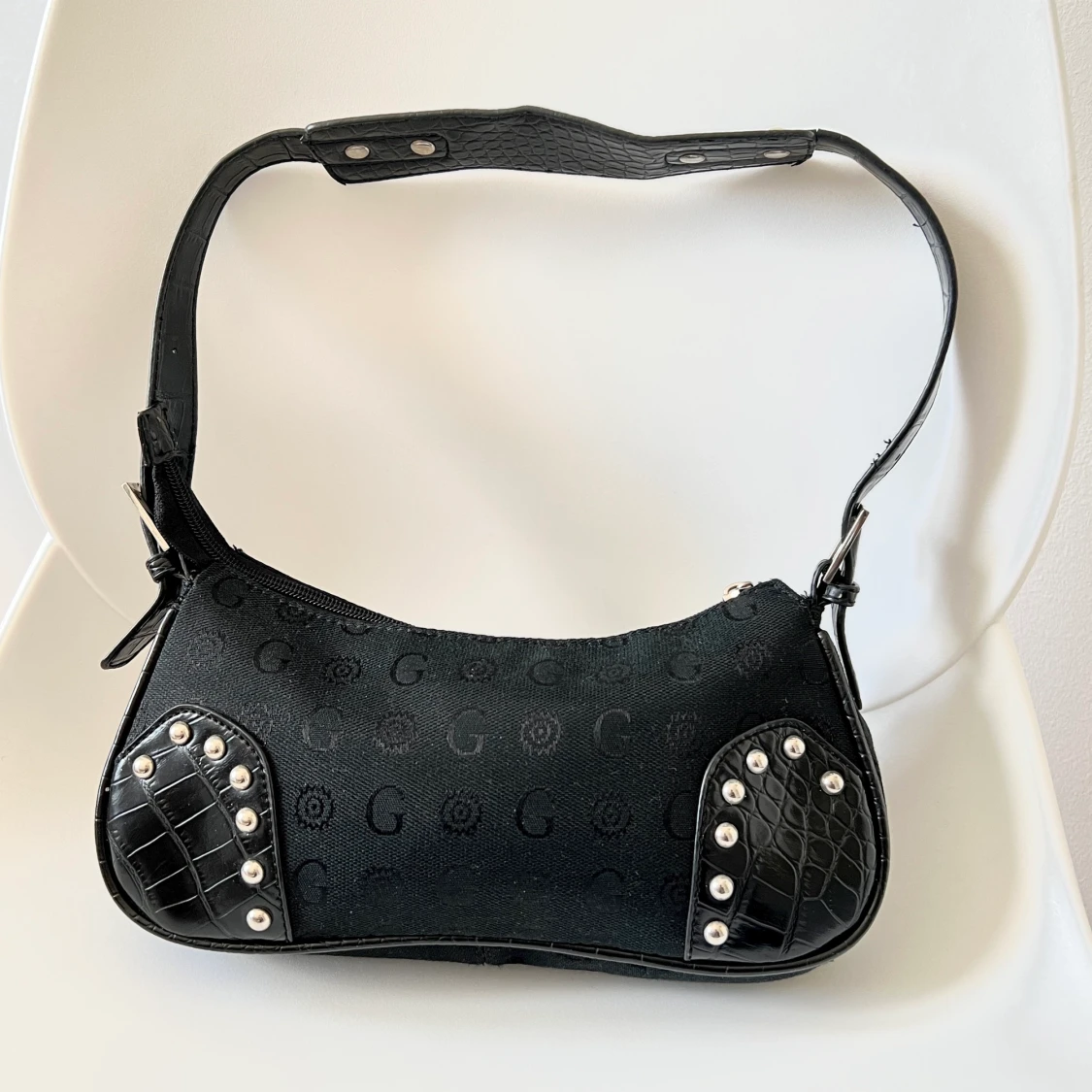 fake GUESS y2k väska - 90