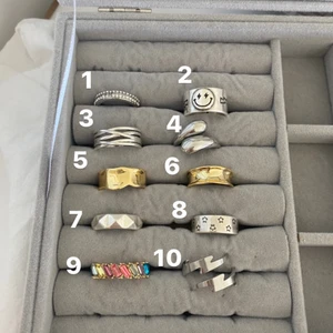 Ringar - Säljer dessa ringar i sterling silver och guldplättering!! Kan gå ner i pris om du vill köpa flera samtidigt 🤍🤍 bland annat från Zend Details, alla är justerbara i storleken
