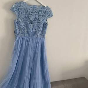 Världens finaste ljusblå balklänning från märket Chi Chi London, säljer då jag ska ha en annan❤️‍🔥 strl S