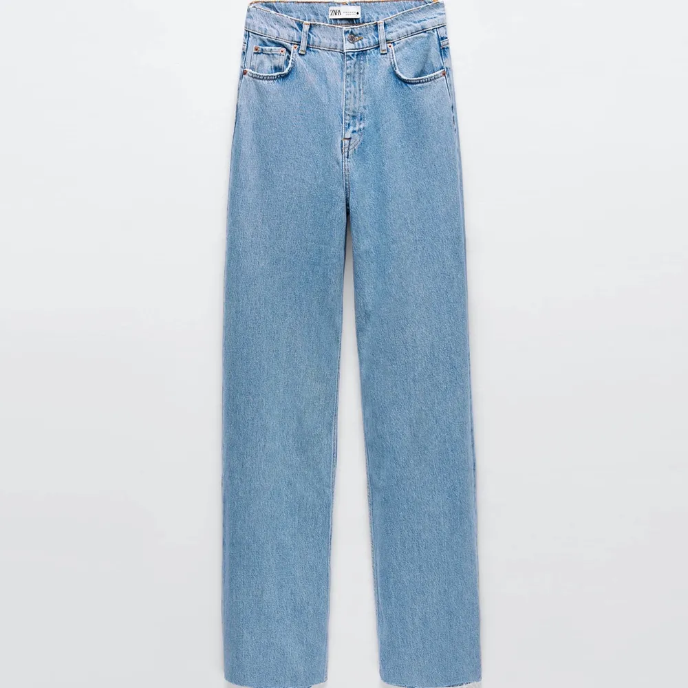 Zara full length jeans in the colour blue. New with tags. Pris kan diskuteras vid snabb affär. . Jeans & Byxor.