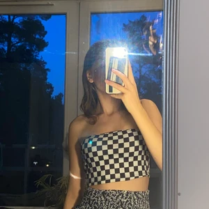 Söt tröja säljer - Säljer nu denna söta topp från shein, använd ca 1 gång och köptes för 2 år sedan. Storlek S ( 152) men passar även till XS. 