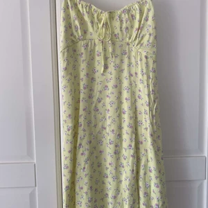 Sommarklänning - Drömmig sommarklänning från zara🌼🌷 (budgivning om flera är intresserade)