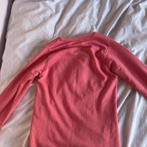 Tröja - Säljer denna jätte fina tröja på grund av att jag inte använder den. Den är från nåt märke som heter ZY den sitter jätte fint på! Priset kan diskuteras💕