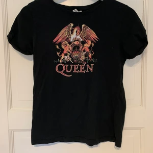 T-shirt - T-shirt från hm. Använd 1 gång 💗