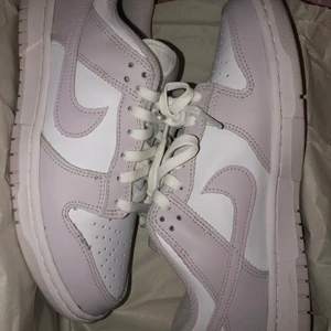 Nike dunk 39 - Hej! Säljer dessa venice Nike dunk i Stl 39. Använda 3 ggr. Kvitto finns från Zalando. Box finns med. Kan skicka fler bilder! 1500kr💓